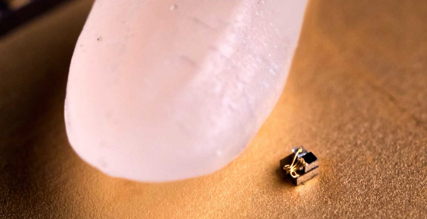 Î‘Ï€Î¿Ï„Î­Î»ÎµÏƒÎ¼Î± ÎµÎ¹ÎºÏŒÎ½Î±Ï‚ Î³Î¹Î± â€˜worldâ€™s tiniest computerâ€™ is smaller than a grain of rice