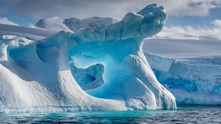 antarctica-is-melting-supposedly-rising-the-sea-level-great-lakes